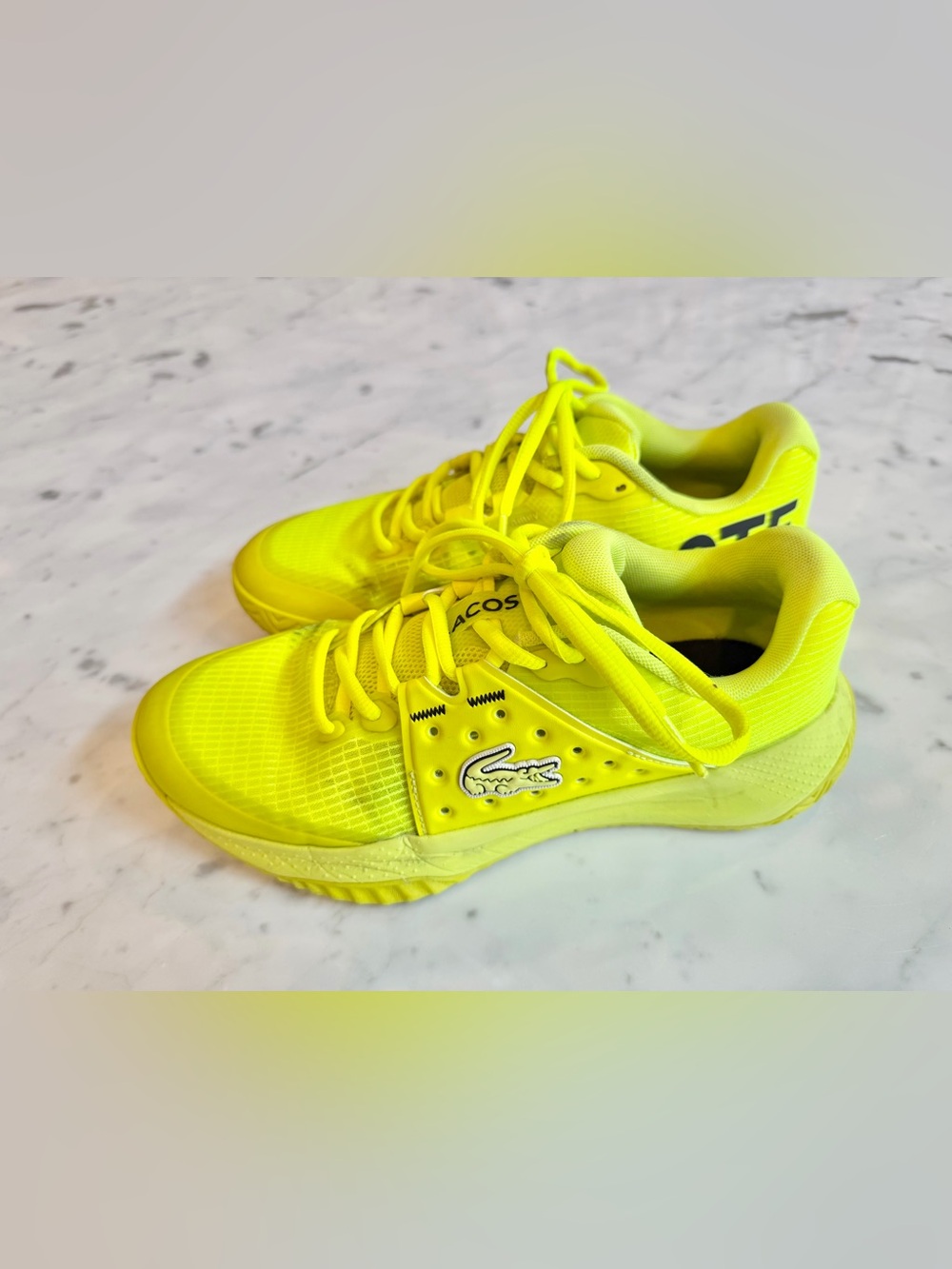 Women's Lacoste Neon Yellow Powerserve Tennis Shoe Size 8 US - Picture 2 of 7